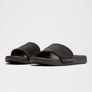 Great condition lululemon slides